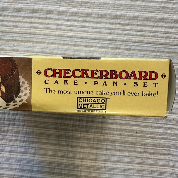 Vintage Chicago Metallic Checkerboard Cake Pan Set – 3 Pans, Divider, Box - Picture 9 of 9